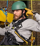 tom-hardy-ends-up-in-rope-training-course-while-supporting-royal-marines-03.jpg